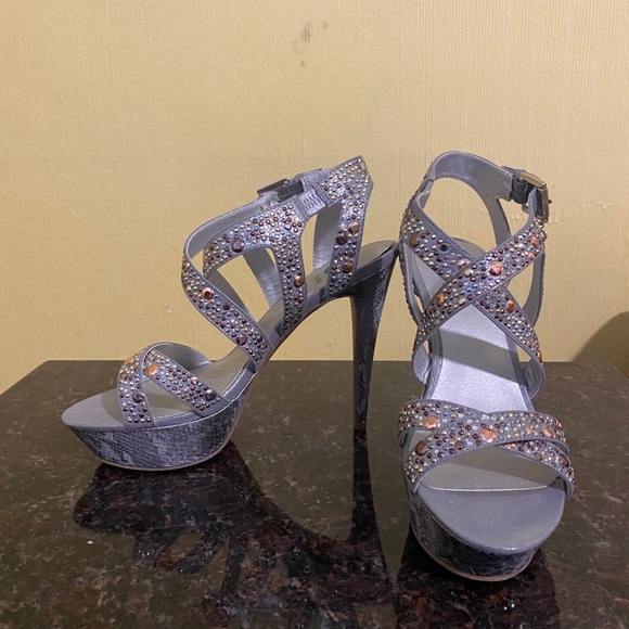 Women’s snake skin jeweled platform sky high heels - Picture 2 of 6